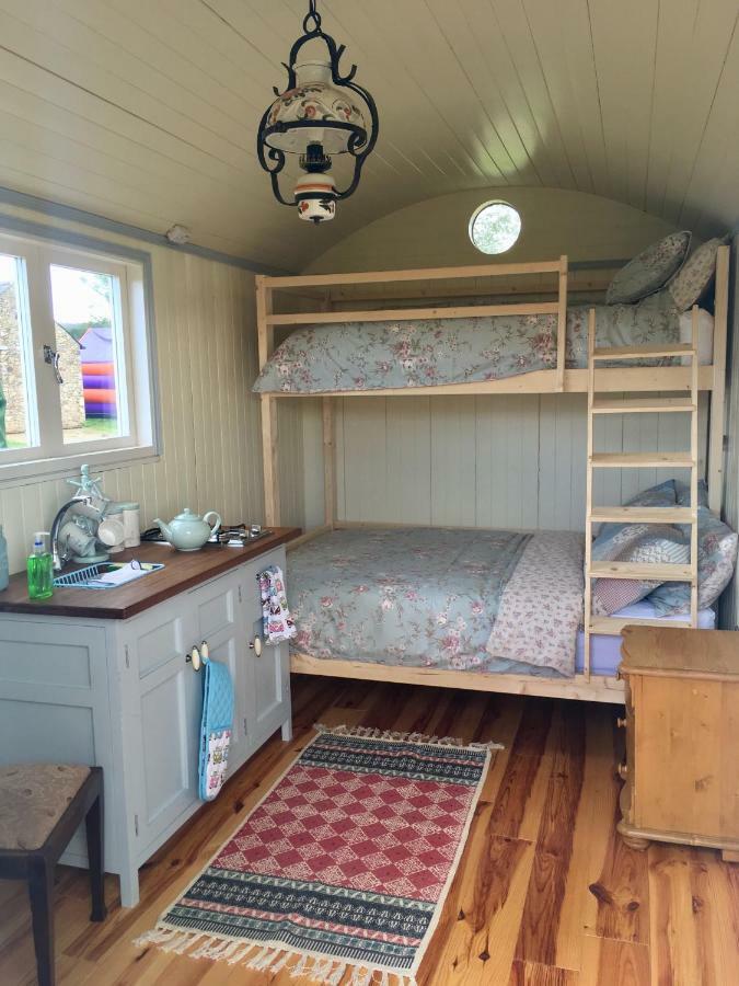 Готель Bluebell Lane Glamping Ньюрі Екстер'єр фото