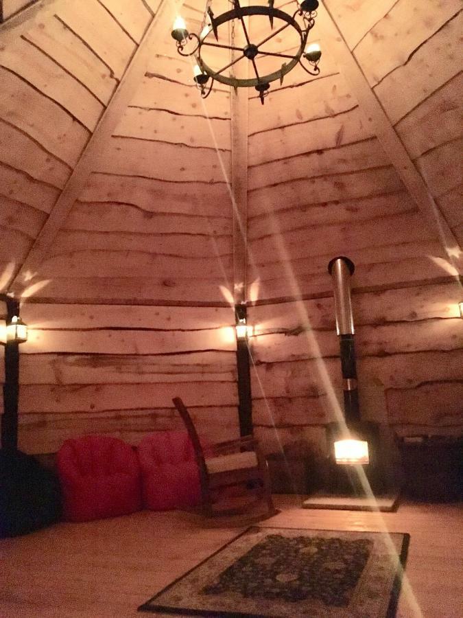 Готель Bluebell Lane Glamping Ньюрі Екстер'єр фото