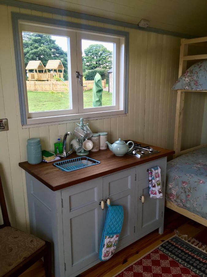Готель Bluebell Lane Glamping Ньюрі Екстер'єр фото