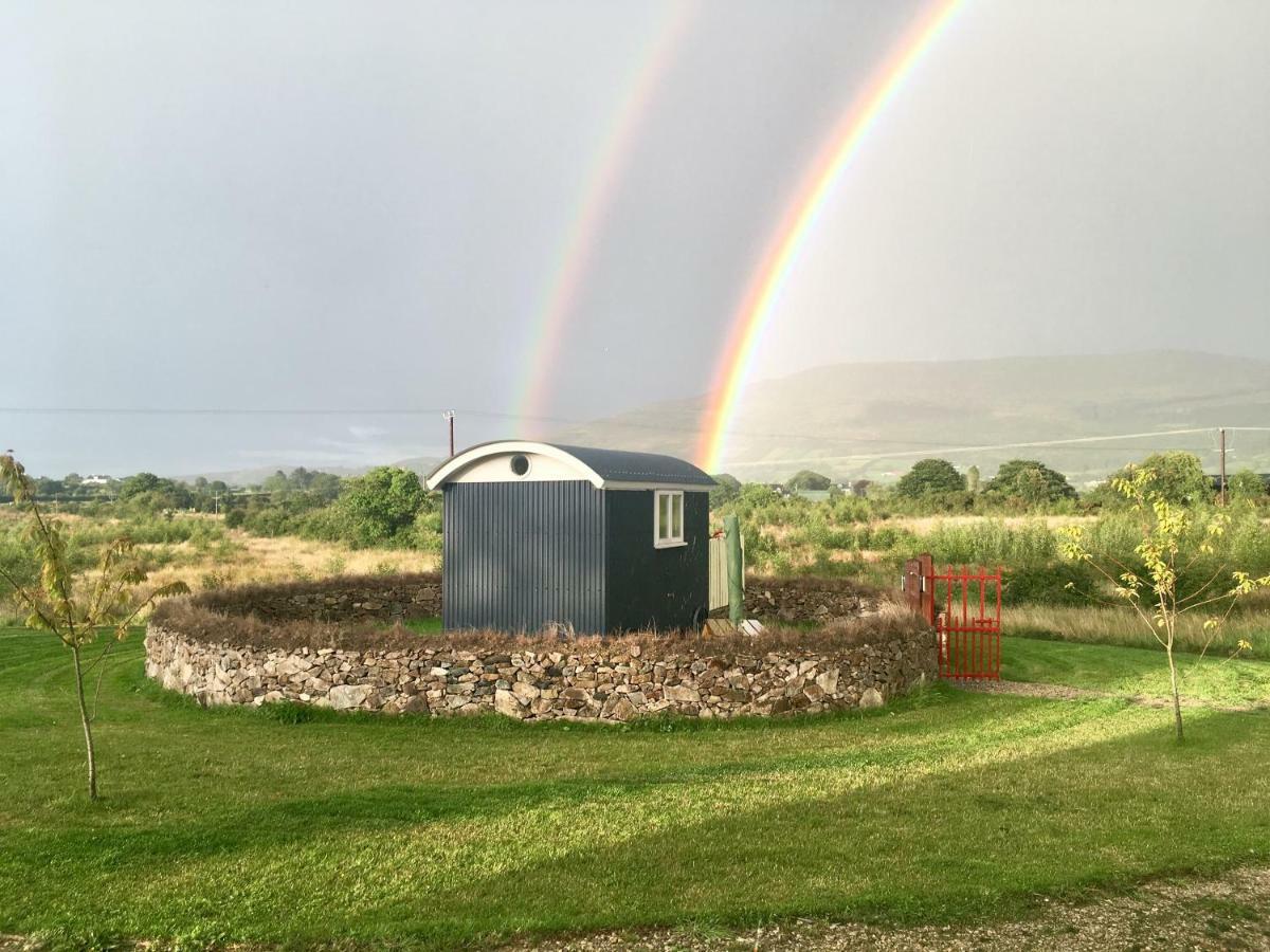 Готель Bluebell Lane Glamping Ньюрі Екстер'єр фото